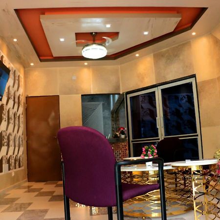 Hotel Laval Абиджан Екстериор снимка