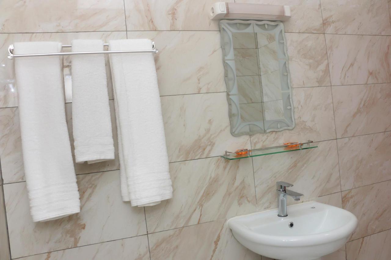 Hotel Laval Абиджан Екстериор снимка