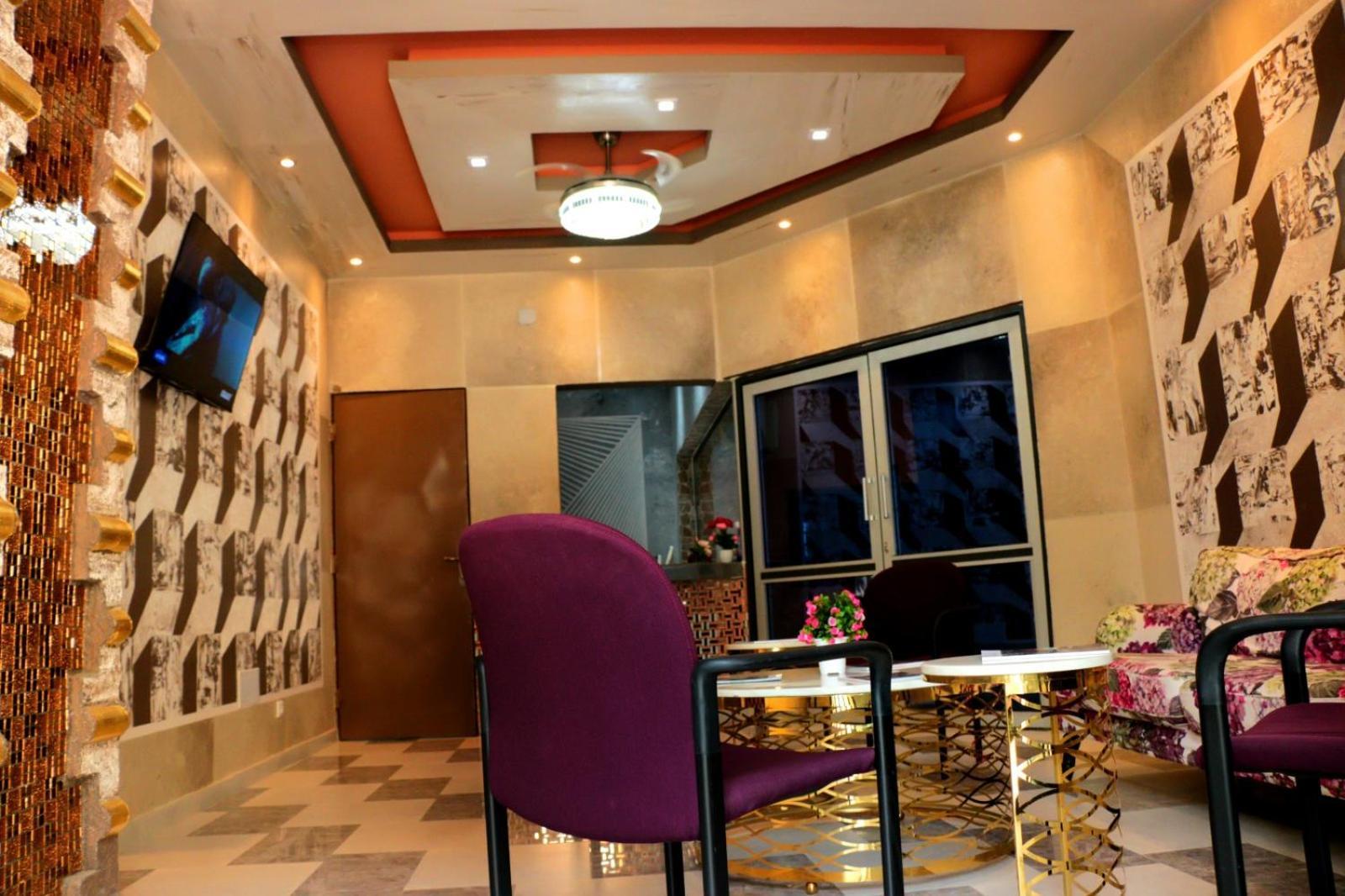 Hotel Laval Абиджан Екстериор снимка